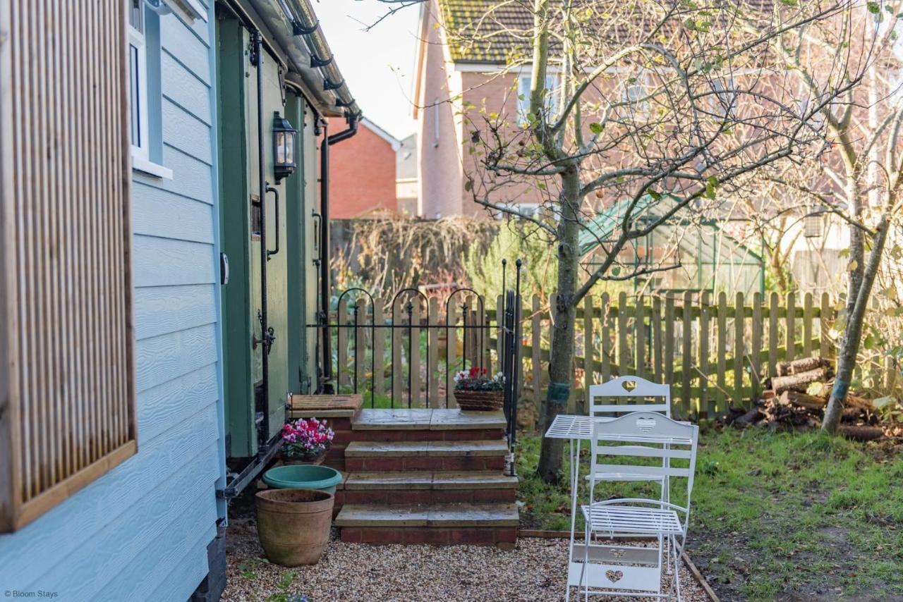 Plumcot Halt By Bloom Stays Canterbury Bagian luar foto