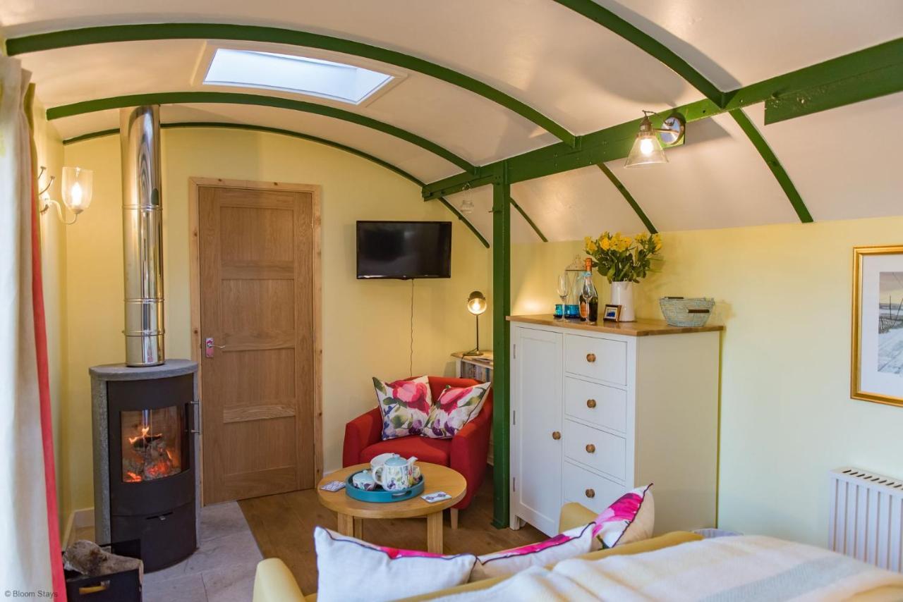 Plumcot Halt By Bloom Stays Canterbury Bagian luar foto