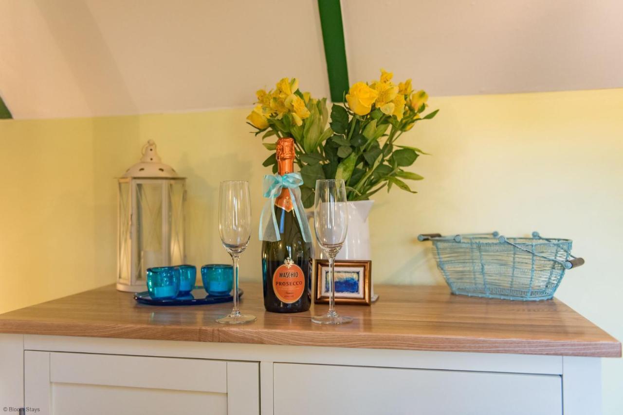 Plumcot Halt By Bloom Stays Canterbury Bagian luar foto